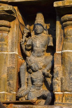 Gopuram Nataraja Tapınağı, Chidambaram, Tamil Nadu, Hindistan üzerinde dans eden putlara oyulmuş. 