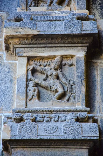 Carved dancing idols on the Gopuram of Nataraja Temple, Chidambaram, Tamil Nadu, India. — Stock Photo, Image