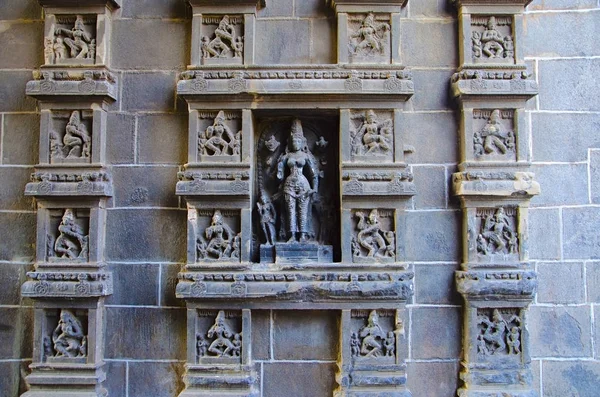 Ídolos de baile tallados en el Gopuram del Templo de Nataraja, Chidambaram, Tamil Nadu, India . —  Fotos de Stock