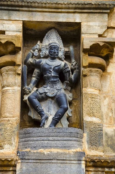 Ídolo tallado en la pared interior del Templo Airavatesvara, Darasuram, cerca de Kumbakonam, Tamil Nadu, India . — Foto de Stock