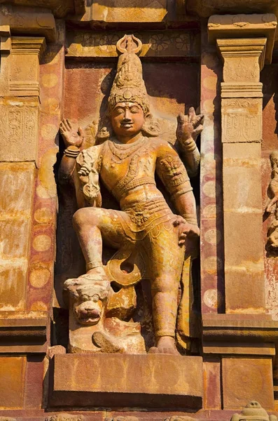Gesneden idols op de buitenmuur van de Brihadishvara tempel, Thanjavur, Tamil Nadu, India — Stockfoto