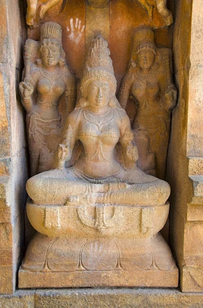 Geschnitzte Idole an der Außenwand des Brihadishvara-Tempels, thanjavur, tamil nadu, indien — Stockfoto