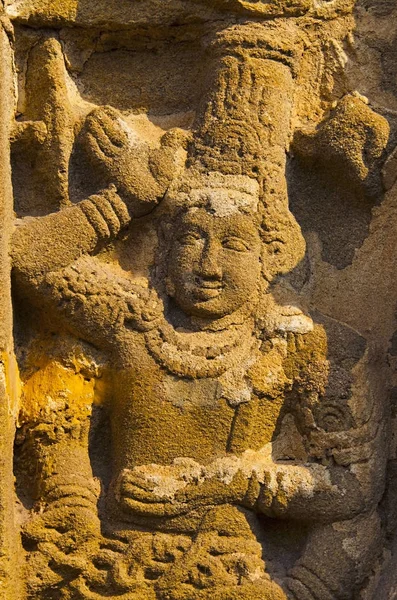 Ídolos esculpidos na parede externa do templo kanchi Kailasanathar, Kanchipuram, Tamil Nadu, Índia . — Fotografia de Stock