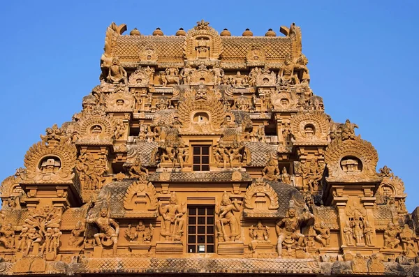 Batu pahatan Gopuram dari Kuil Brihadishvara, Thanjavur, Tamil Nadu, India — Stok Foto