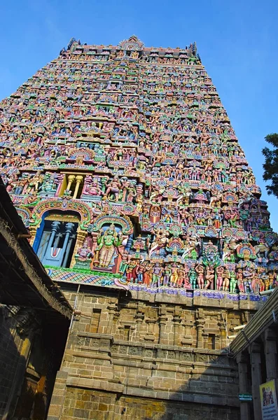 Gopuram colorido, Templo de Sarangapani, Kumbakonam, Tamil Nadu, Índia . — Fotografia de Stock