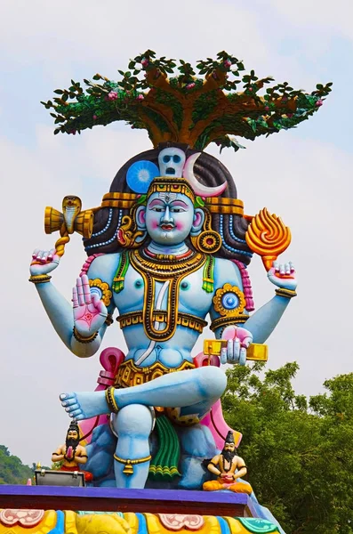 Farbenfrohes Idol von Lord Shiva, auf dem Weg nach Kanchipuram, Tamil nadu, Indien — Stockfoto