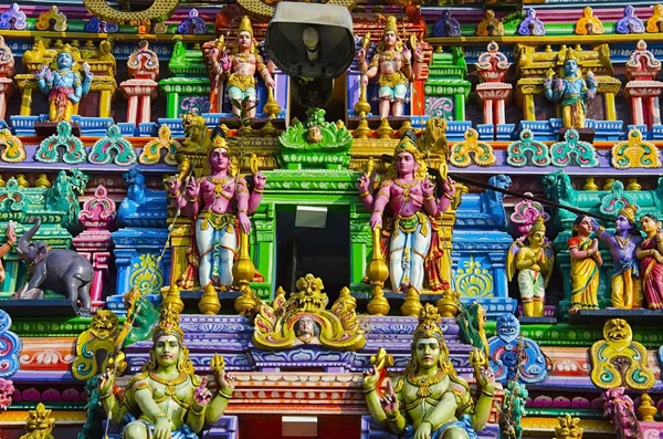 Gebeeldhouwde gevel van de Kapaleeshwarar tempel, Mylapore, Chennai, Tamil Nadu, India — Stockfoto