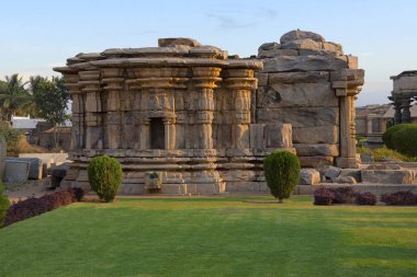 Mahadeva Tapınak cephesi, Itgi, Karnataka eyalet, Hindistan