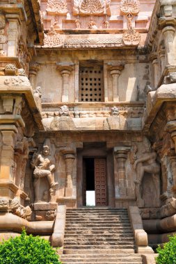 Dwarapala at the southern entrance to the mukhamandapa, Brihadisvara Temple, Gangaikondacholapuram, Tamil Nadu, India South view clipart