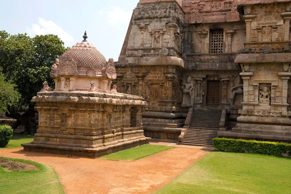 Chandikesvara 神社と mukhamandapa、ブリハディーシュバラ寺院、ガンガイコンダチョーラ プラム、タミル ・ ナードゥ州の北玄関 — ストック写真