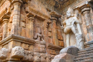 Sarsvati ve dwarapala, Merkezi Tapınak, Brihadisvara Tapınağı, Gangaikondacholapuram Güney niş