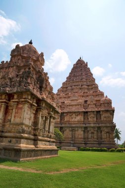 Kuzey Batı., Amman Tanrıça Brihannayaki Tapınağı ve Brihadisvara Tapınağı, Gangaikondacholapuram, Tamil Nadu görüntülemek