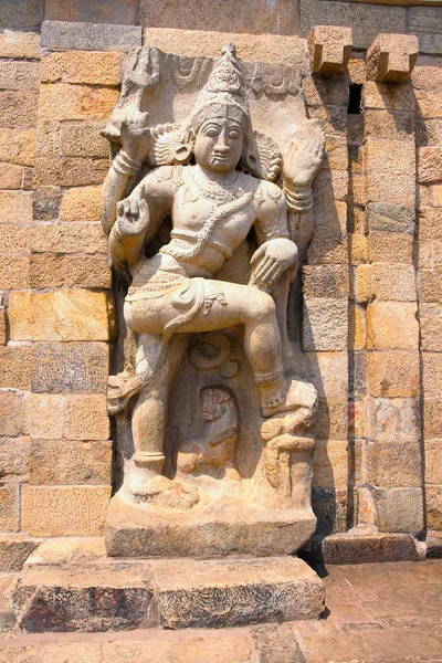 Dwarapala a bal oldalon a bejáratnál, hogy a mukhamandapa, a templom Brihadisvara, Gangaikondacholapuram, Tamil Nadu, India — Stock Fotó