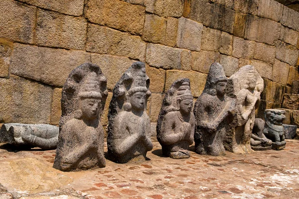 Excavated sculptures of 1oth century A.D., Brihadisvara Temple complex, Gangaikondacholapuram, Tamil Nadu — Stock Photo, Image