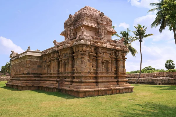 Святыня Ганеша, комплекс храма Брихадишвара, Гангайкондачолапурам, Тамилнад, Индия. Вид с северо-запада — стоковое фото
