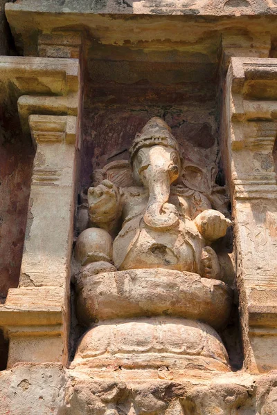 Ganesha, nicho en la pared sur, templo ammán de la diosa Brihannayaki, complejo de templos Brihadisvara, Gangaikondacholapuram, Tamil Nadu, India — Foto de Stock