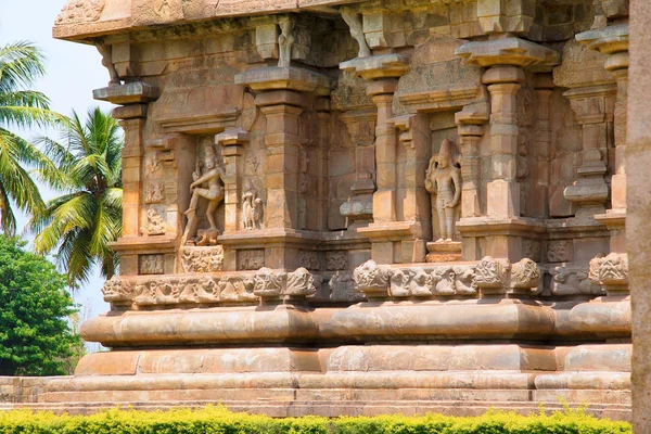 Nichos en la pared sur del mukhamandapa, templo Brihadisvara, Gangaikondacholapuram, Tamil Nadu, India — Foto de Stock