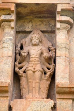 Shiva sekiz kollu Bahirava, Kuzey duvarda Brihadisvara Tapınağı, Gangaikondacholapuram, Tamil Nadu niş olarak
