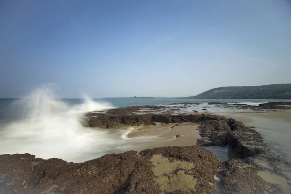 Хвилі на пляжі Бхогве, Сіндхудурга, Махараштра, Індія — стокове фото