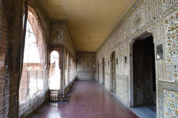 Fuerte Junagadh, pasaje más amplio a Sheesh Dalan o Glass Hall, dentro de Fort, Bikaner, Rajastán, India — Foto de Stock