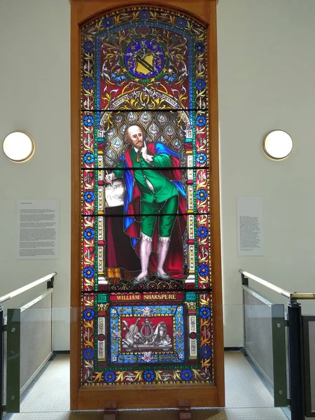 Mural de vidrieras en la Biblioteca Estatal Victoria, Melbourne, Victoria, Australia — Foto de Stock