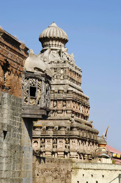 Ganesh Mandir dan dinding luar Purandare Wada, Saswad, Maharashtra, India — Stok Foto