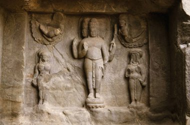 Güzel oyulmuş putlar, Mağara No. 17, Ellora Mağaraları, Aurangabad, Maharashtra, Hindistan