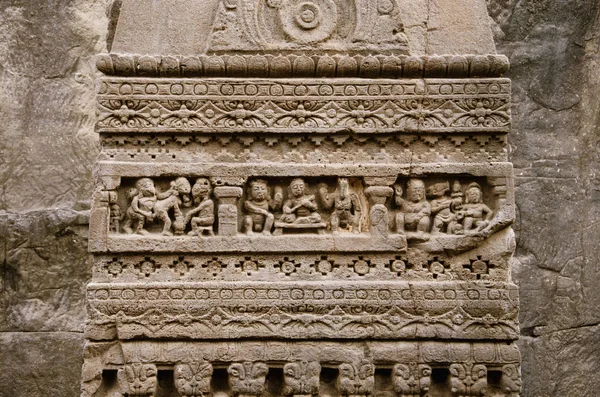 Des idoles magnifiquement sculptées, Kailas Mandir, Cave No. 16, grottes d'Ellora, Aurangabad, Maharashtra — Photo