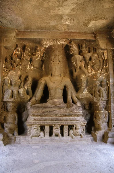 Prachtig gebeeldhouwde idolen, Kailas Mandir, Cave No. 16, Grotten van Ellora, Aurangabad, Maharashtra — Stockfoto