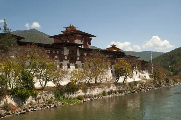 Traditionelles Gebäude in Punakha Dzong, Bhutan — Stockfoto