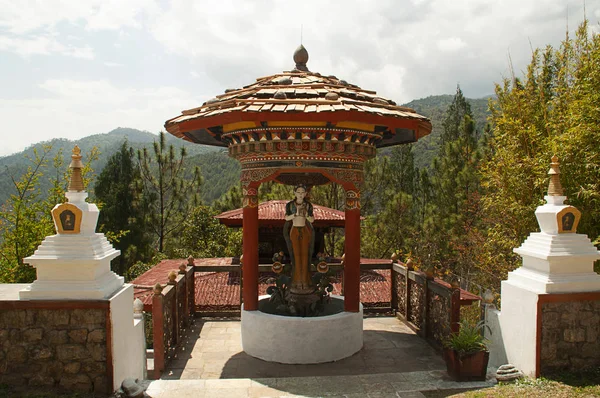 Gudsstatyer, Khamsum Yulley Namgyal Chortenm, Punakha-distriktet, Bhutan — Stockfoto