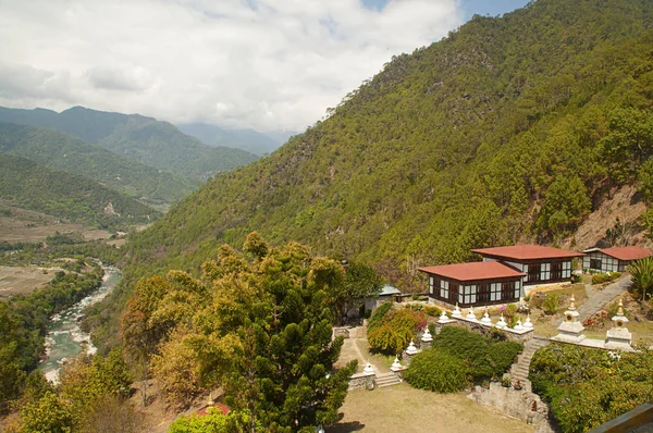 Vista panoramica del giardino Khamsum Yulley Chorten, distretto di Punakha, Bhutan — Foto Stock