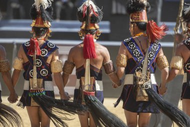 Nagaland, Hindistan, Aralık 2013, Hornbill festivali sırasında Naga Kabile Dansı