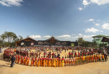 Nagaland, Hindistan, Aralık 2013, Kisama köyü arenasında yerel kabileler, Nagaland, Hindistan