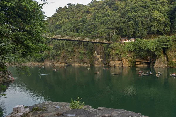 Umngot Nehri üzerindeki ünlü Dawki Köprüsü, Meghalaya, Hindistan
