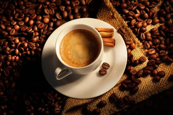 Tazza Caffè Espresso Con Chicchi Caffè Cannella — Foto Stock