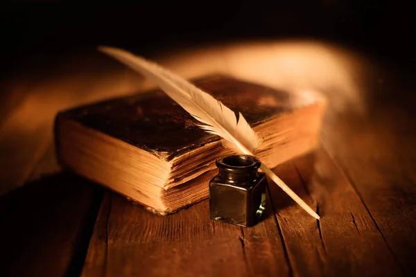 Literatura fotos de stock, imágenes de Literatura sin royalties |  Depositphotos