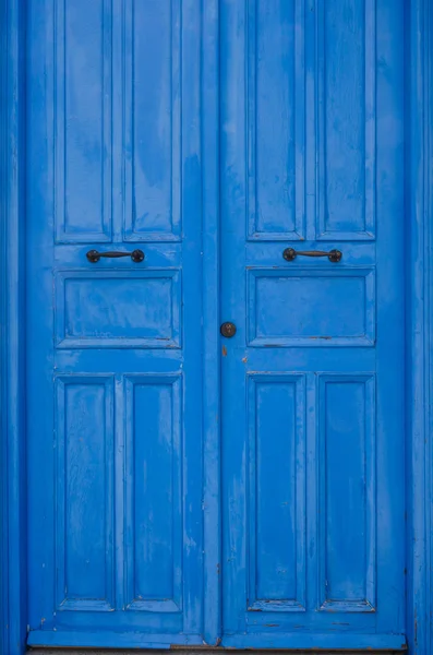 Porte bleue de style méditerranéen. Porte traditionnelle grecque à Cypr — Photo