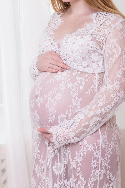 Gravidez, maternidade e novo conceito de família — Fotografia de Stock