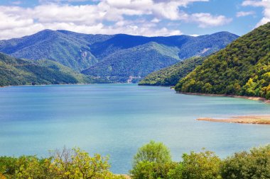 Zhinvali rezervuar askeri Gürcü yolundan görüntüleyin