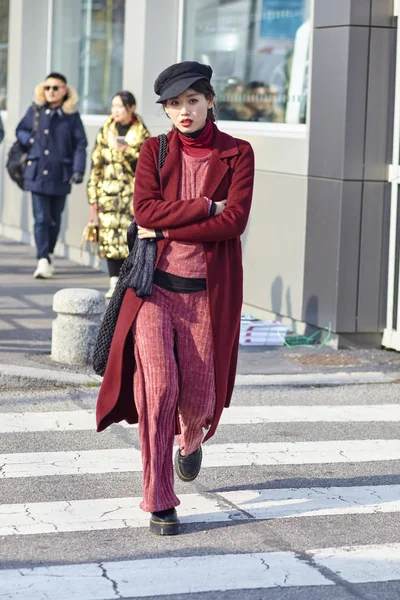 Milán Italia Febrero Una Persona Moda Fuera Gucci Durante Semana —  Fotos de Stock