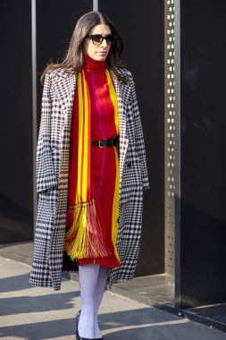 Milan, İtalya - 21 Şubat: Şık bir kişi sırasında Milan moda hafta sonbahar/kış 2018/19 tarihinde 21 Şubat 2018, Milano, İtalya dışında Gucci görülür.