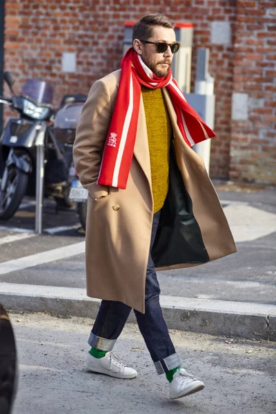 Milán Italia Febrero Una Persona Moda Fuera Gucci Durante Semana —  Fotos de Stock