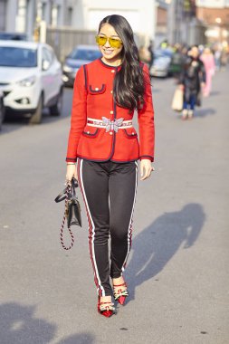 Milan, İtalya - 21 Şubat: Yuwei Zhangzou Gucci dışında görülen sırasında Milan moda hafta sonbahar/kış 2018/19 tarihinde 21 Şubat 2018, Milano, İtalya.