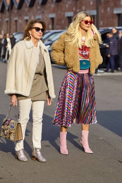 Milan Italie Février Une Personne Mode Est Vue Devant Gucci — Photo