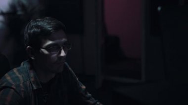 ses mühendisi, Tv veya radyo yayıncılığı studio çalışma ses editörü