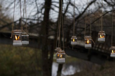 Mumları yere vardır