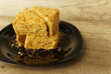 tatlı bir plaka üzerinde var