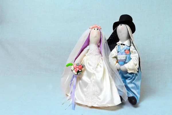 Easter rabbits, bunny toys in shape wedding. Textile bride and groom — Stock Photo, Image