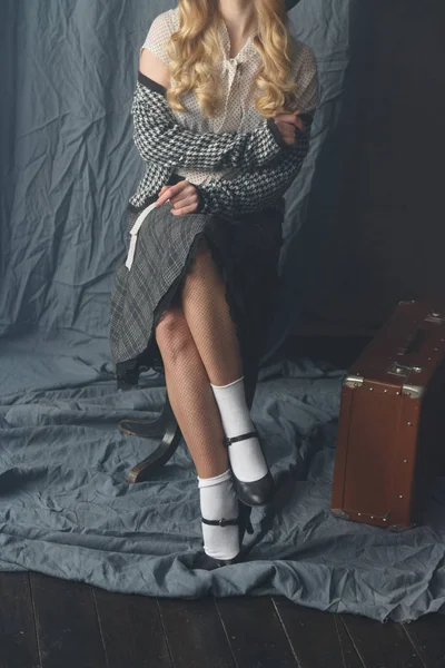 Красивая девушка в винтажном стиле — стоковое фото